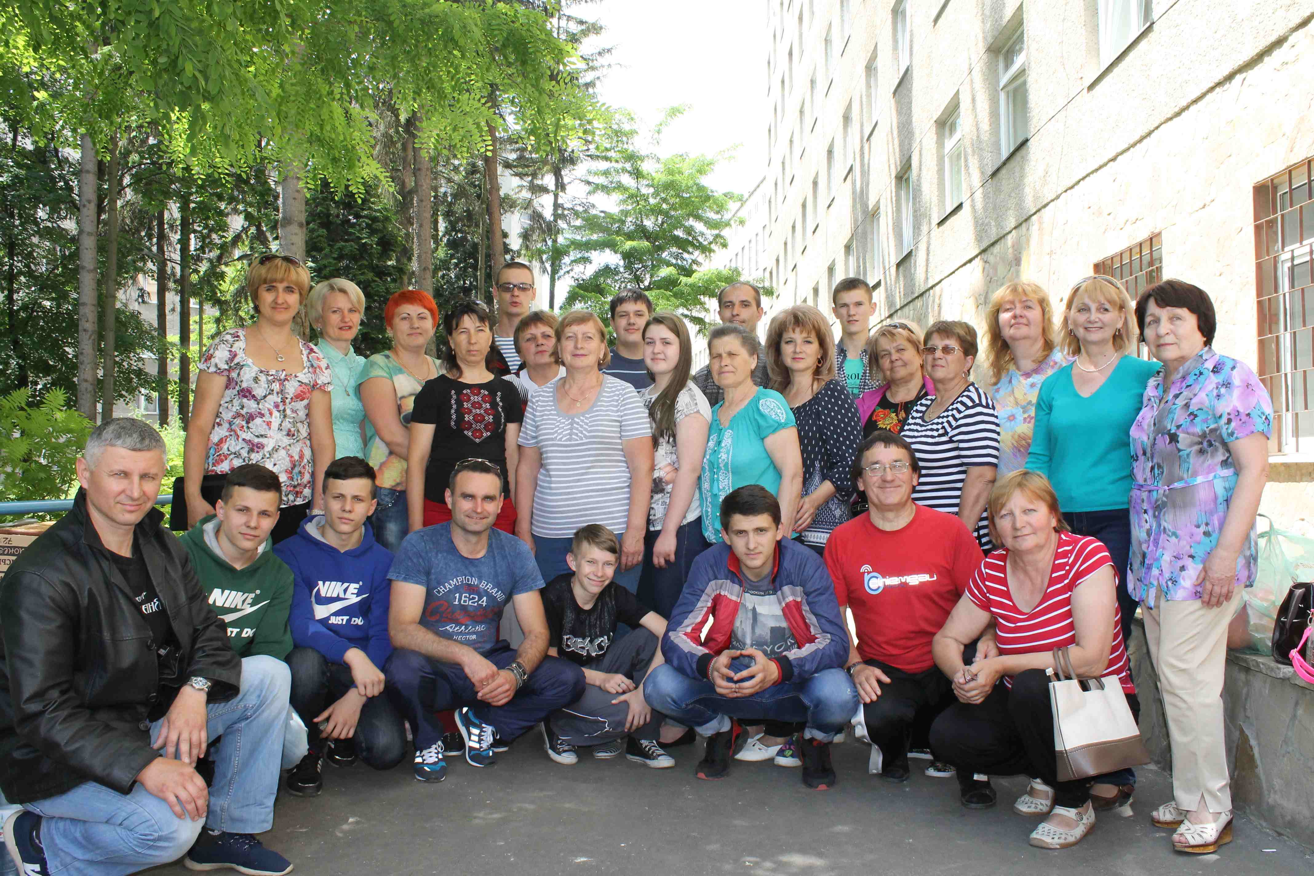 «Заставнівська волонтерська сотня» провідала поранених бійців у Львівському військовому госпіталі