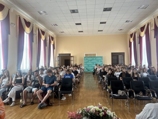 Зустріч колективу кафедри товарознавства, митної справи та управління якістю з першокурсниками Зустріч колективу кафедри товарознавства, митної справи та управління якістю з першокурсниками