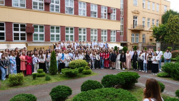 Зустріч із першокурсниками Зустріч із першокурсниками