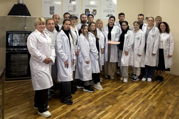 Майстер клас з приготування французького тістечка