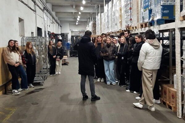 Вивчаємо практичні аспекти торгівлі та підприємництва Вивчаємо практичні аспекти торгівлі та підприємництва