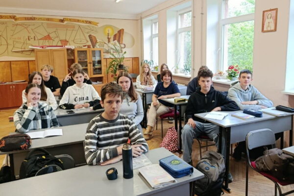 Профорієнтаційна зустріч з учнями Середньої загальноосвітньої школи № 100 Профорієнтаційна зустріч з учнями Середньої загальноосвітньої школи № 100